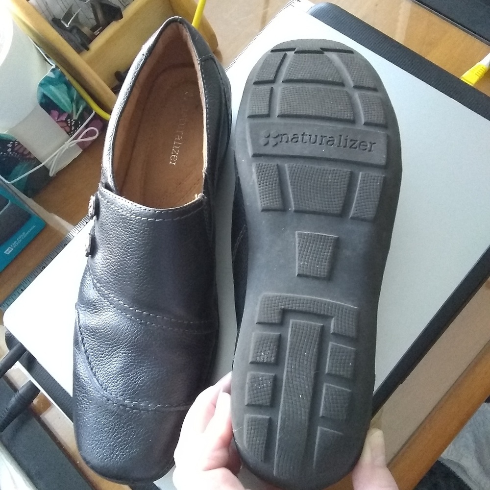 Naturalizer Black Leather Two Button Flats - Picture 3 of 6